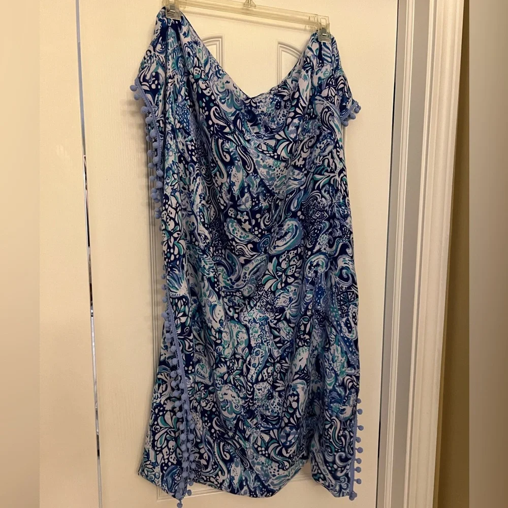 Lilly Pulitzer 💙Bundle 🩵Blue and White Patterned infinity Scarf & earrings